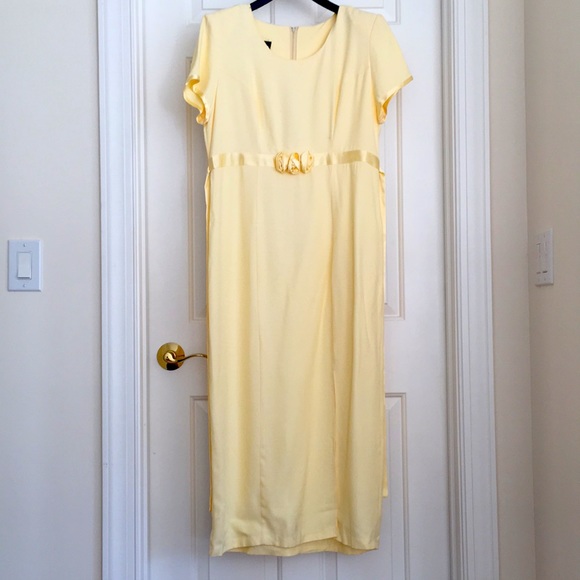 Byer Studio Dress Gown Size 12 Golden Yellow Short Sleeves Satin Waist Tie Roses - Picture 1 of 13